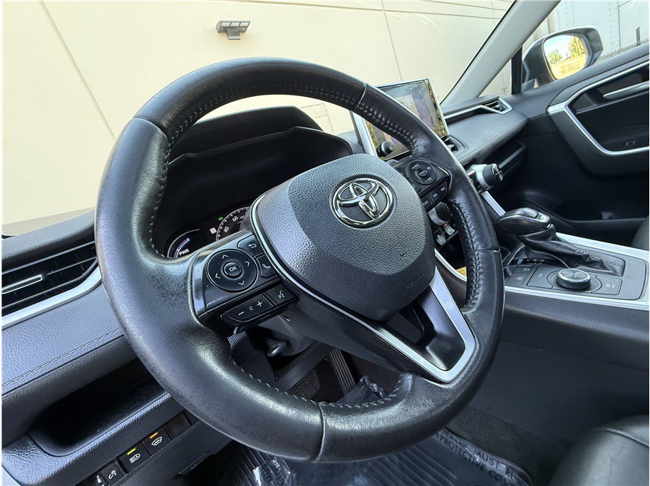 Used 2023 Toyota RAV4 XLE Premium AWD/4WD image 20