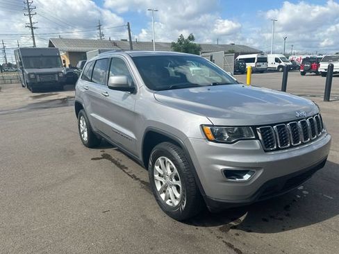 Used 2021 Jeep Grand Cherokee Laredo X AWD/4WD image 11