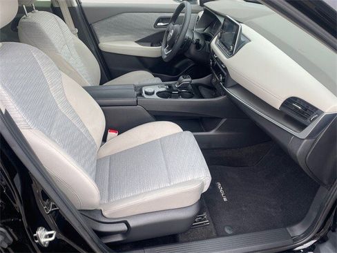 Used 2023 Nissan Rogue SV image 15