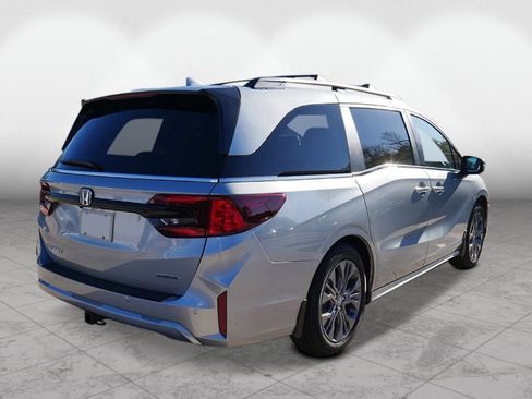 New 2026 Honda Odyssey Touring image 4