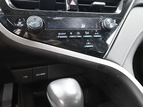 Used 2024 Toyota Camry SE image 30