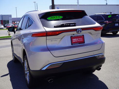 Used 2023 Toyota Venza XLE AWD/4WD image 8