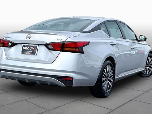 Used 2024 Nissan Altima 2.5 SV FWD image 13