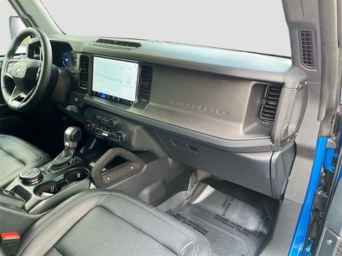 Used 2025 Ford Bronco Badlands image 28