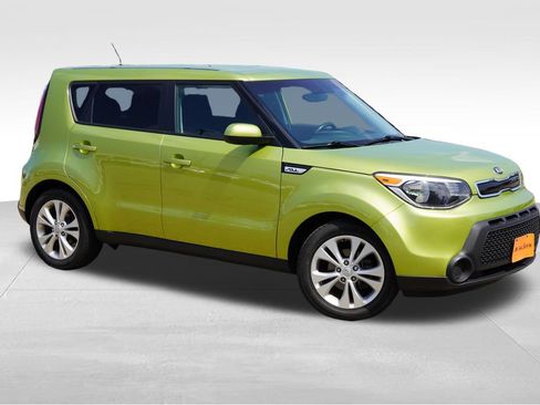 Used 2015 Kia Soul + FWD image 2