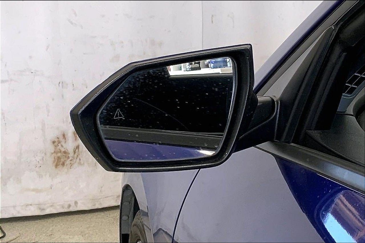 Used 2023 Hyundai Elantra SEL w/ Convenience Package FWD image 10
