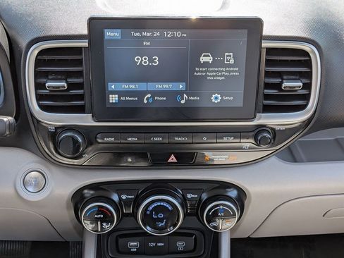 Used 2025 Hyundai Venue SEL FWD image 20