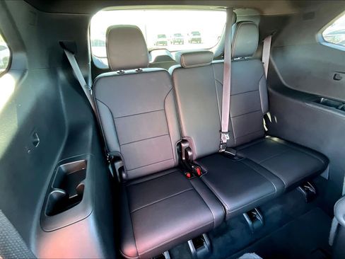 Used 2025 Buick Enclave Preferred FWD image 29