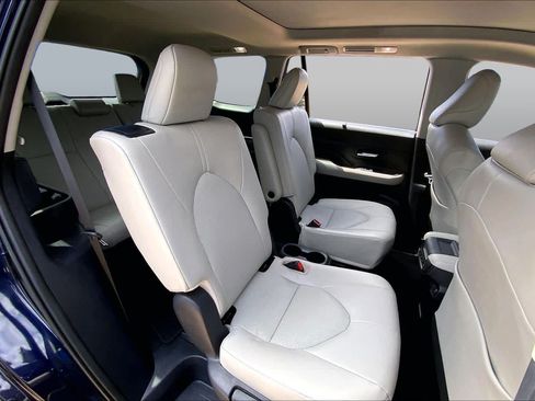 Used 2024 Toyota Grand Highlander AWD image 20