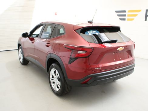 Used 2024 Chevrolet Trax LS FWD image 7