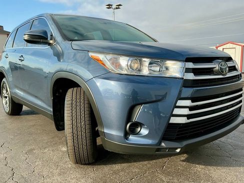 Used 2019 Toyota Highlander LE image 2