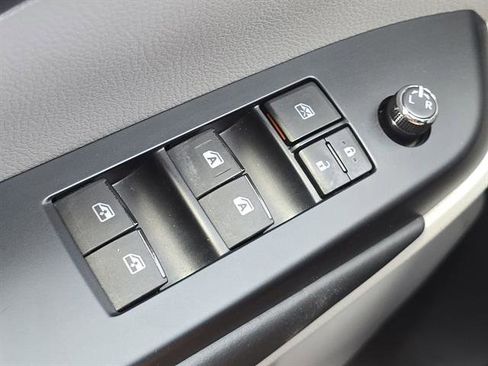 Used 2019 Toyota Highlander XLE image 16