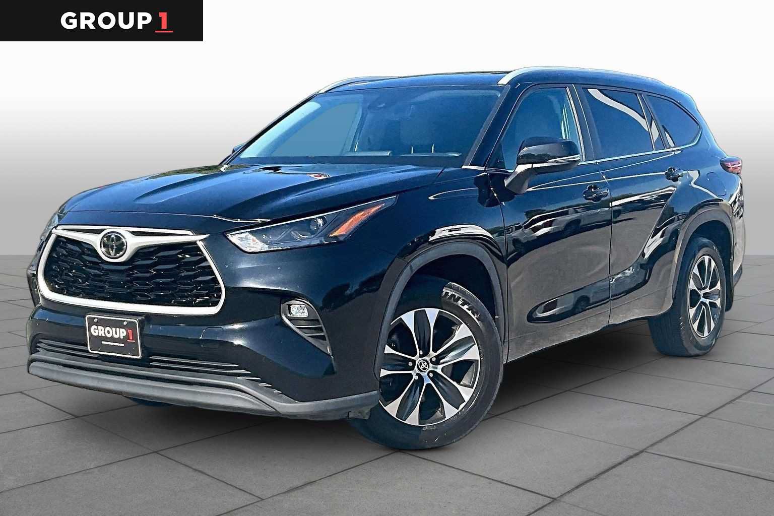 Used 2023 Toyota Highlander XLE FWD image 1