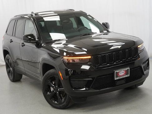 Certified 2023 Jeep Grand Cherokee Altitude image 8