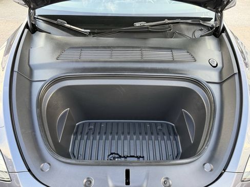 Used 2023 Tesla Model Y AWD image 39