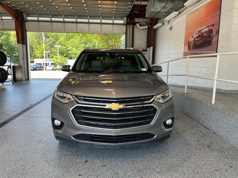 Used 2019 Chevrolet Traverse Premier w/ Driver Confidence II Package FWD image 2