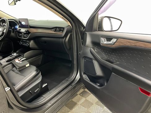 Used 2020 Ford Escape Titanium w/ Titanium Premium Package 2.0 AWD/4WD image 37