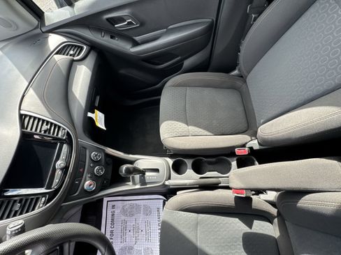 Used 2022 Chevrolet Trax LS w/ Tint and Cruise Package image 36