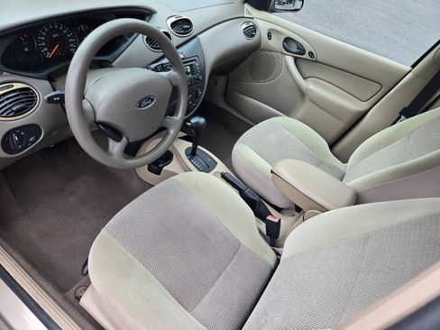 Used 2003 Ford Focus SE FWD image 15