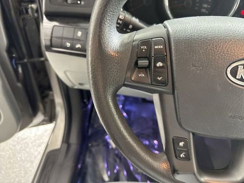 Used 2013 Kia Sorento LX w/ Convenience Pkg image 11