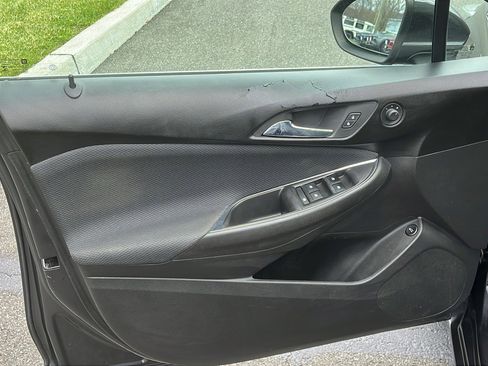 Used 2017 Chevrolet Cruze LT w/ Convenience Package image 9