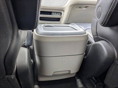 Used 2023 Chrysler Pacifica Touring-L FWD image 16
