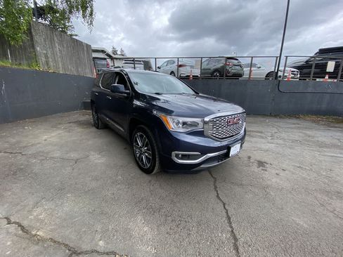 Used 2018 GMC Acadia Denali w/ Technology Package AWD/4WD image 8