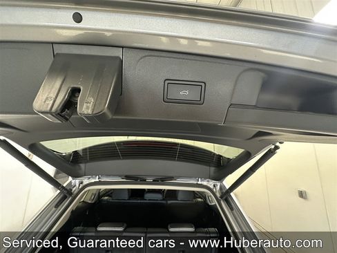 Used 2025 Volkswagen Atlas SE image 17