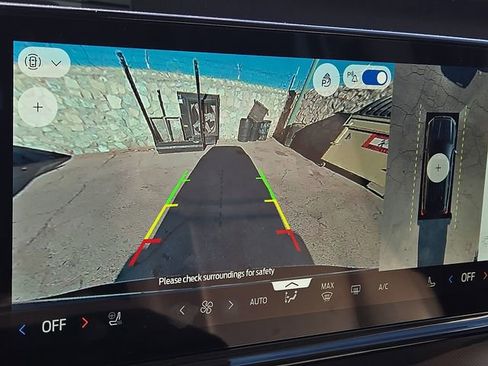 Used 2025 Ford Expedition Active image 28