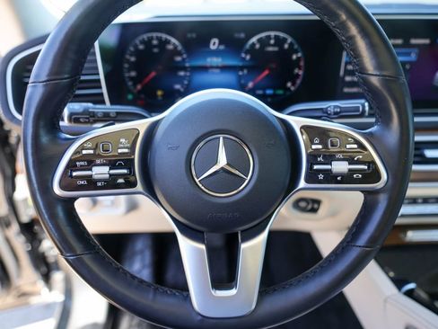 Used 2023 Mercedes-Benz GLS 450 4MATIC image 11