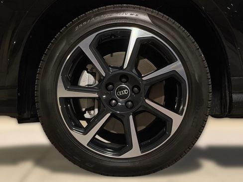 Certified 2025 Audi Q3 2.0T Premium Plus w/ Premium Plus Package AWD/4WD image 12