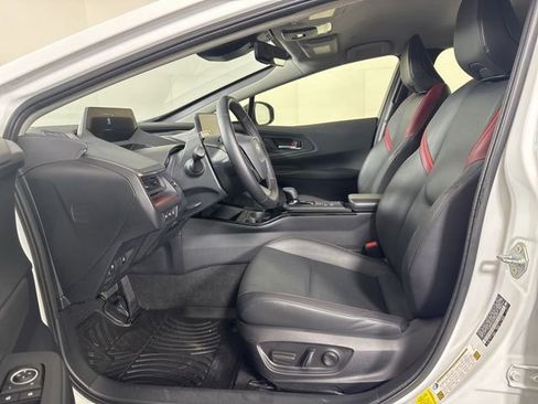 Used 2025 Toyota Prius Plug-In Hybrid FWD image 11