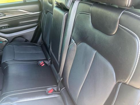 Used 2023 Jeep Grand Cherokee Overland AWD/4WD image 36