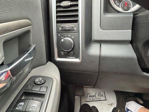 Used 2016 RAM 1500 Classic SLT AWD/4WD image 25