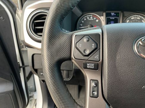 Used 2021 Toyota Tacoma TRD Off-Road image 28