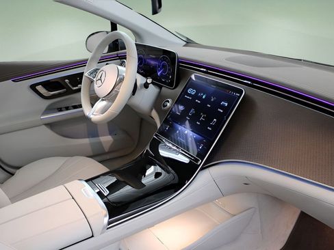 Used 2025 Mercedes-Benz EQE 350+ 4MATIC Sedan image 25