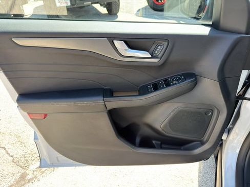 Used 2025 Ford Escape SE FWD image 19