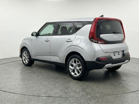 Used 2025 Kia Soul LX w/ LX Technology Package FWD image 6