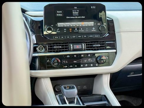 Used 2022 Nissan Pathfinder SL w/ SL Premium Package image 32