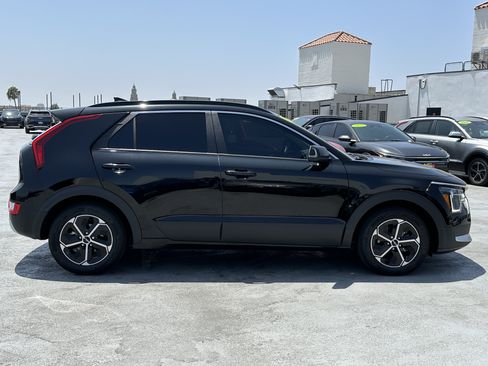 Certified 2023 Kia Niro EX FWD image 9