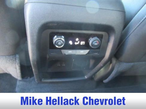 Used 2025 Chevrolet Traverse LT image 19