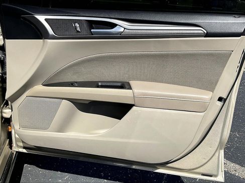 Used 2019 Ford Fusion SE image 22