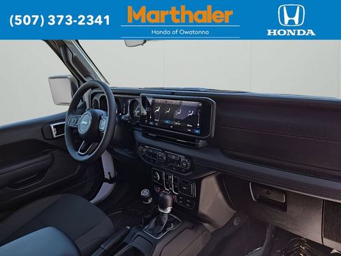 Used 2026 Jeep Wrangler Unlimited Rubicon AWD/4WD image 21