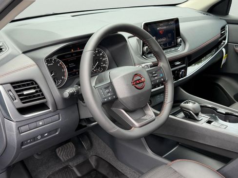 Used 2026 Nissan Rogue SV AWD/4WD image 10