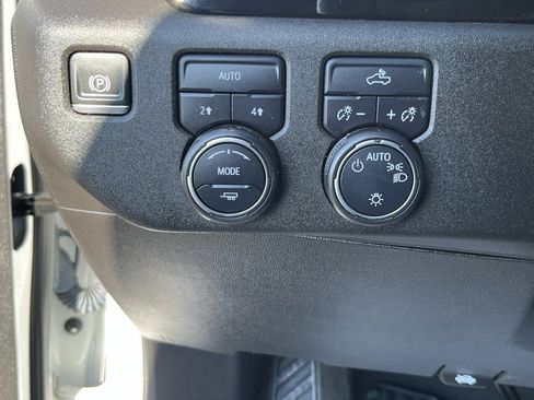 Used 2022 Chevrolet Silverado 1500 LT image 5