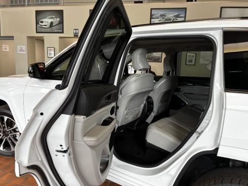 Used 2022 Jeep Grand Cherokee Overland w/ Adv Protech Group III RWD image 24