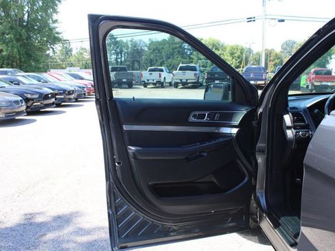 Used 2018 Ford Explorer XLT w/ Equipment Group 202A FWD image 16