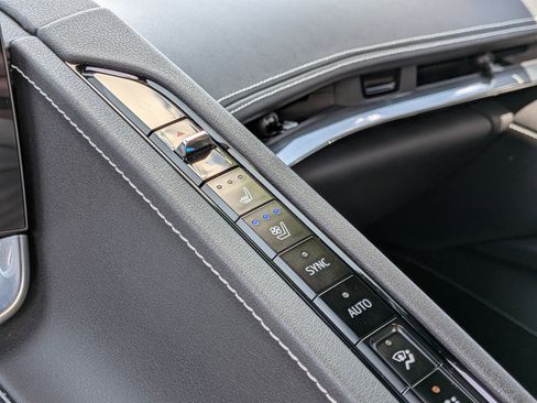 Used 2020 Chevrolet Corvette Stingray Preferred Conv w/ 2LT Preferred Equipment Group RWD image 28