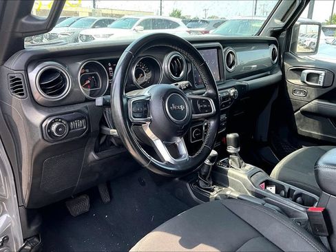 Used 2022 Jeep Wrangler Unlimited Sahara AWD/4WD image 15