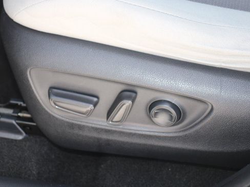 Used 2021 Toyota RAV4 XLE w/ Convenience Package FWD image 12